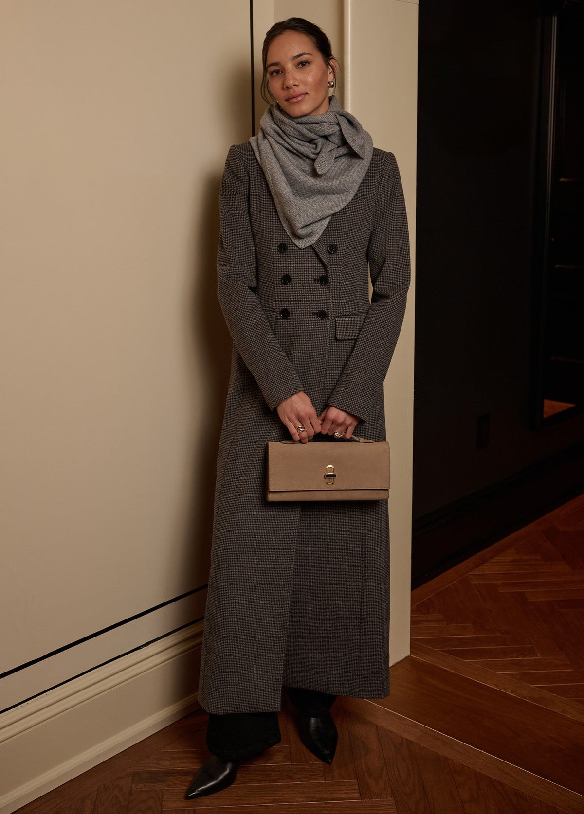 THE OVERSIZED TRIANGLE SCARF