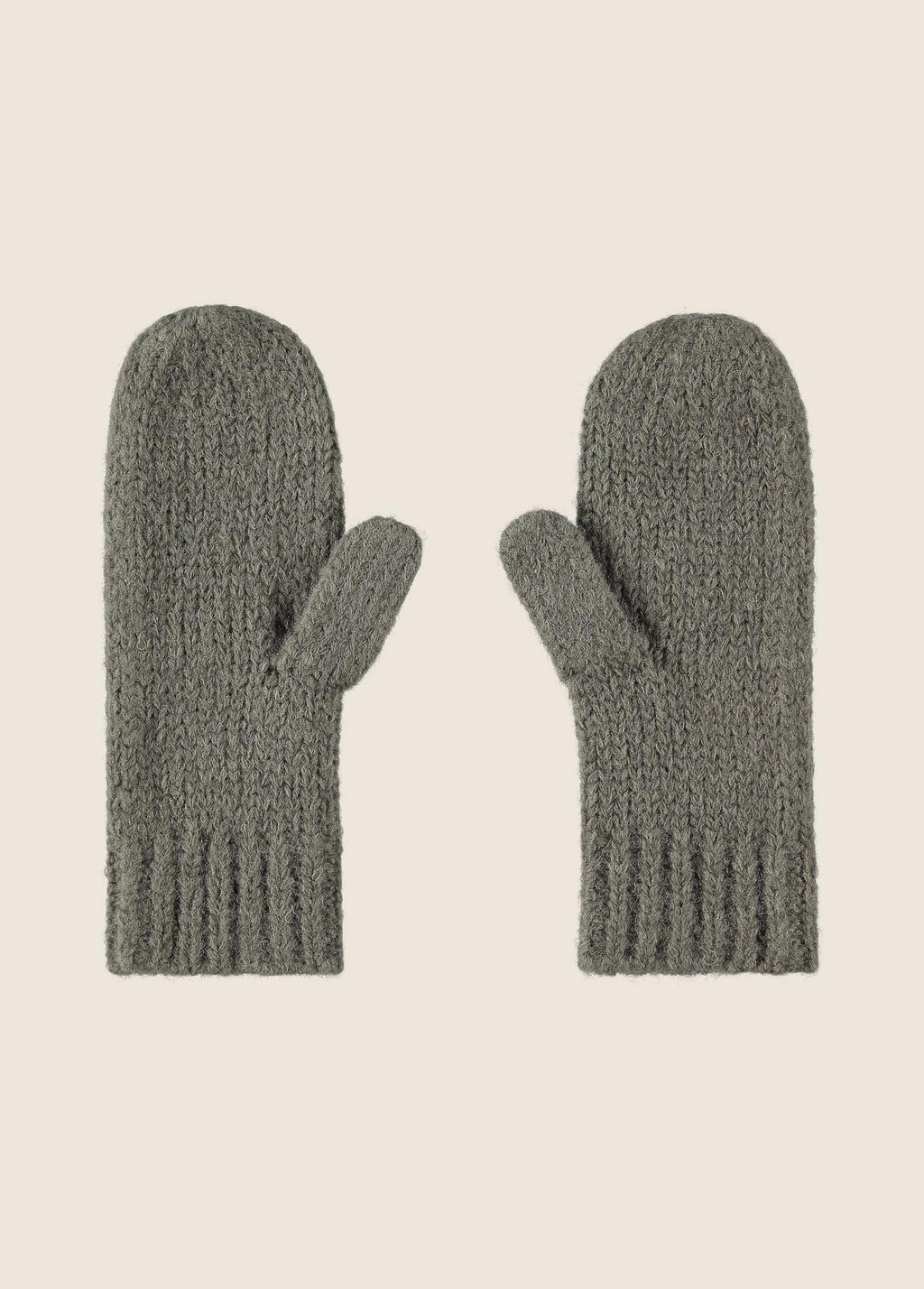 THE BRAIDED MITTENS