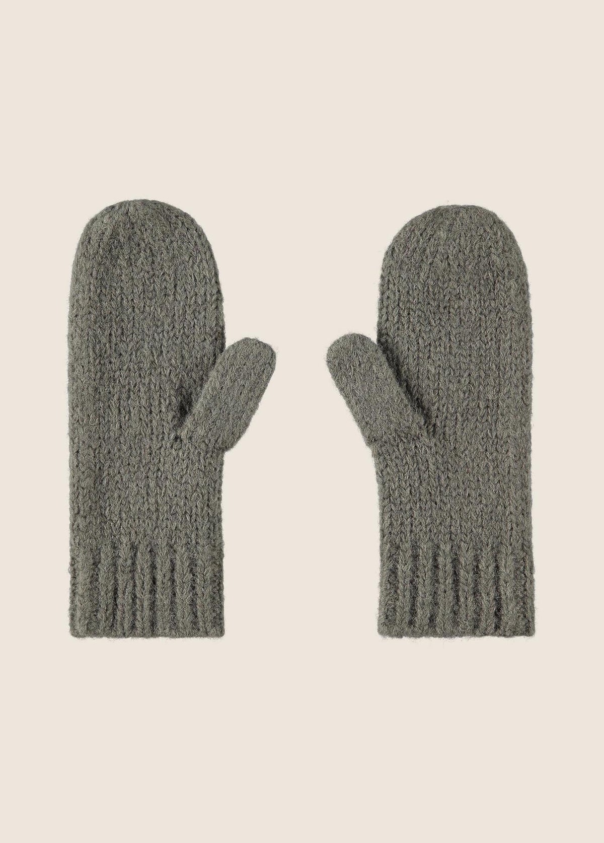 THE BRAIDED MITTENS