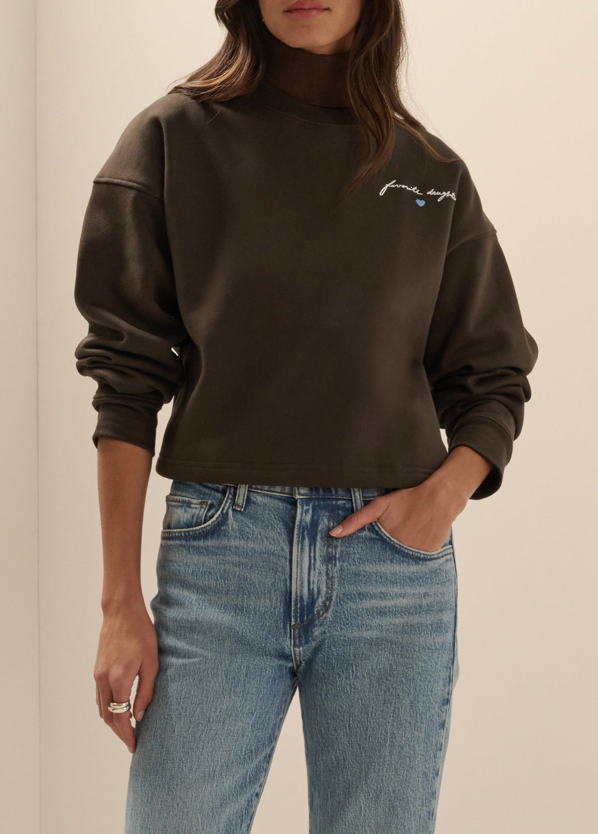 THE CROPPED SIGNATURE SWEATSHIRT