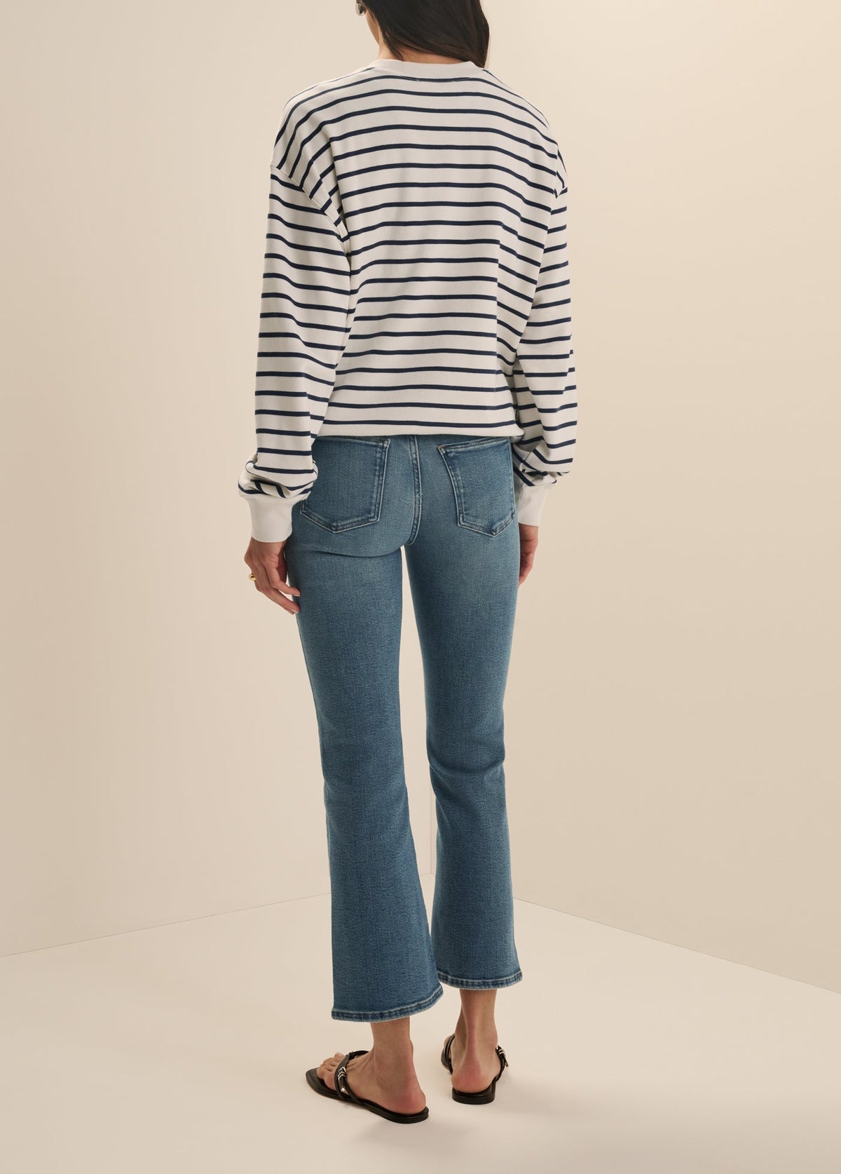 THE COLLEGIATE CLASSIC SWEATSHIRT